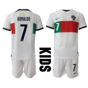 Maillot de foot le Portugal Cristiano Ronaldo #7 Extérieur enfant Monde 2022 Manches Courte (+ pantalon court)